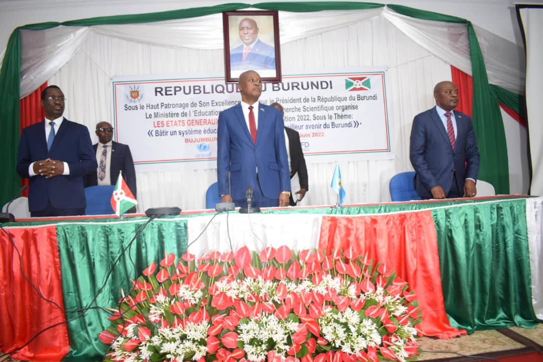ABPInfos's tweet photo. Le vice-président de la République, M. Prosper #Bazombanza, a représenté le Chef de l'Etat @GeneralNeva au lancement des assises nationales des états généraux de l'Education, organisées sous le thème: "Bâtir un système éducatif performant pour un meilleur avenir au #Burundi". https://t.co/XIVaFtOIBJ