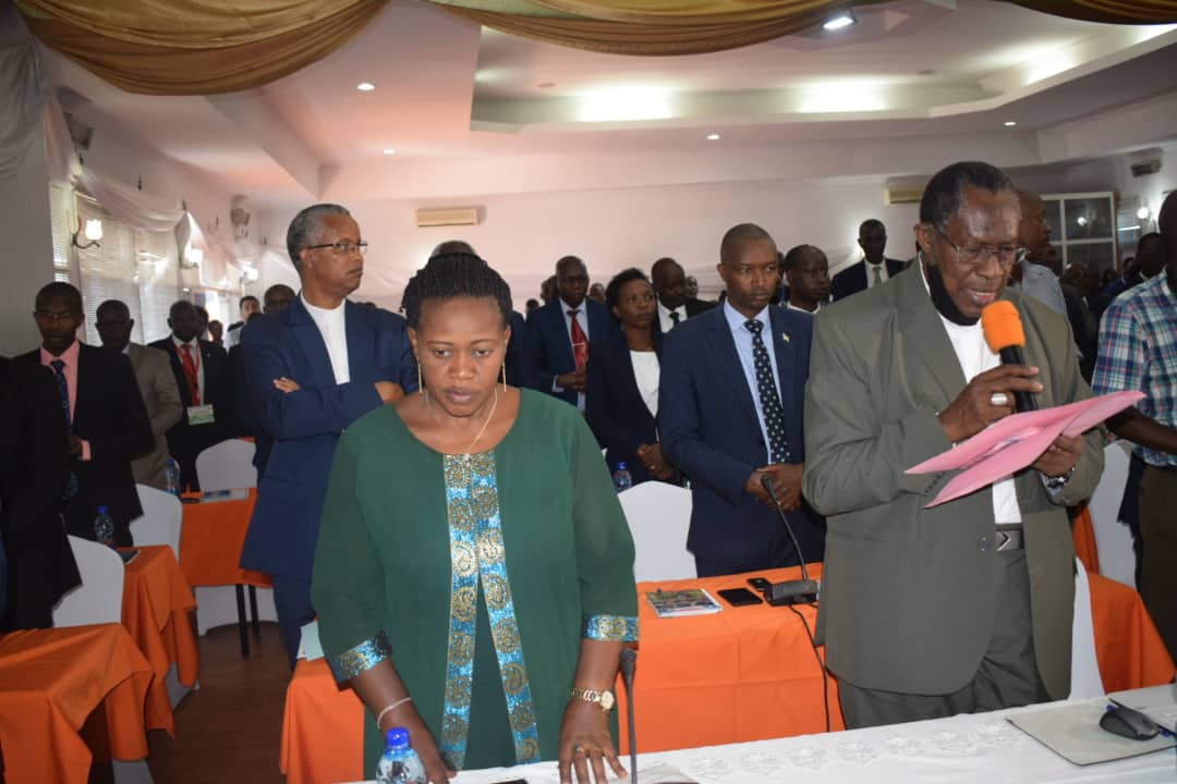 ABPInfos's tweet photo. Le vice-président de la République, M. Prosper #Bazombanza, a représenté le Chef de l'Etat @GeneralNeva au lancement des assises nationales des états généraux de l'Education, organisées sous le thème: "Bâtir un système éducatif performant pour un meilleur avenir au #Burundi". https://t.co/XIVaFtOIBJ