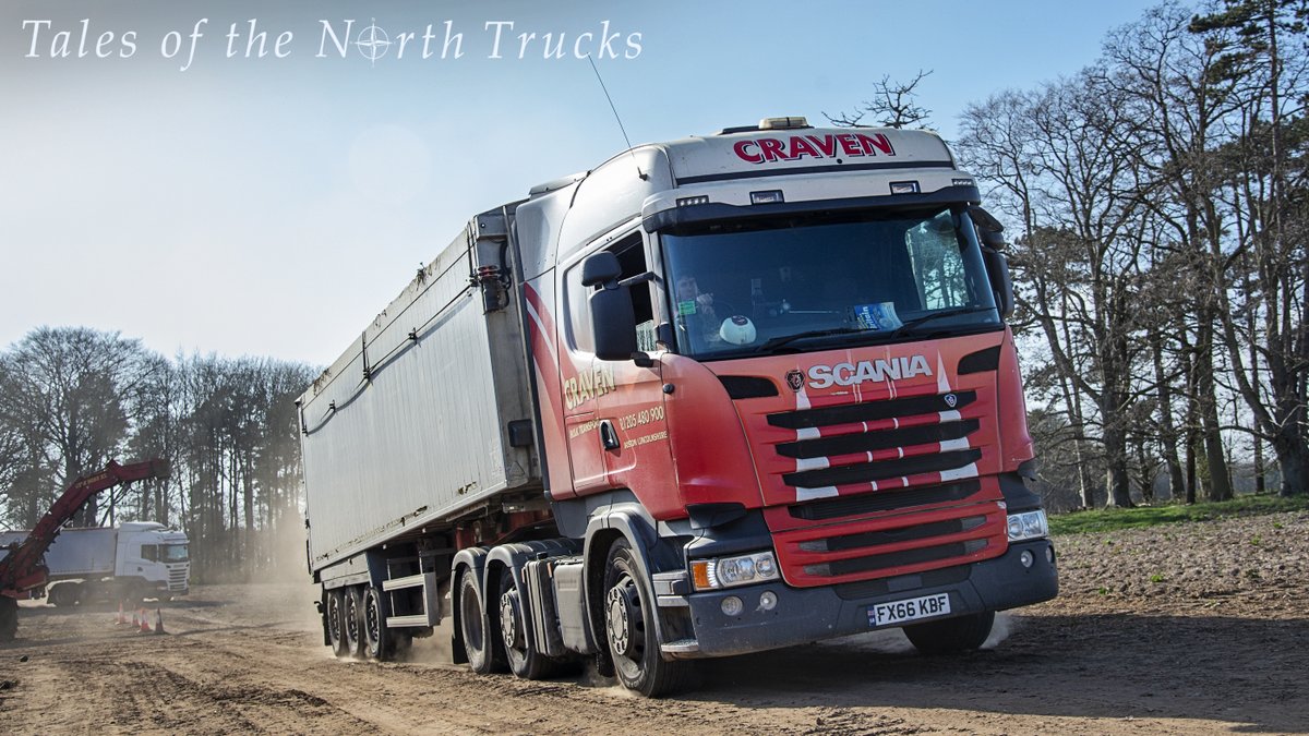 northtrucktales's tweet photo. One in, one out. @ScaniaUK @bulkandtipper #bulktipper #agriculture #sugarbeet #farming #logistics #scaniatruck https://t.co/V3FeHoLq88