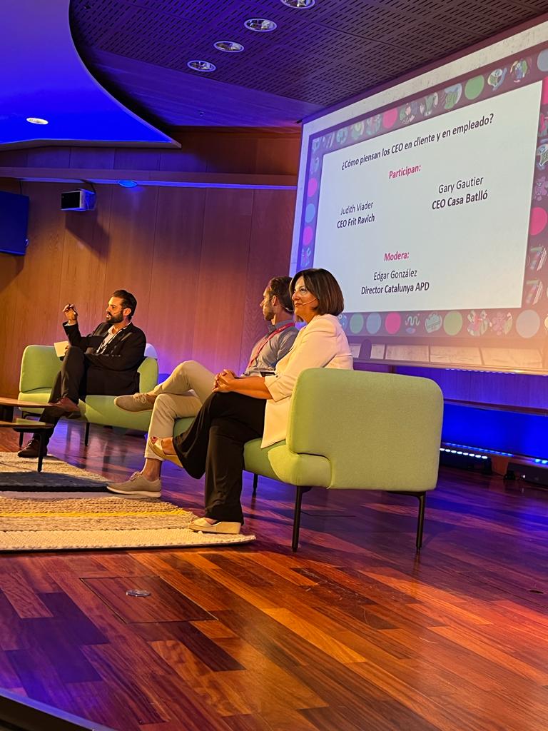 BCustomer & Employee Week / BCC (@bccongress) on Twitter photo Finalizamos el bloque de #CX con una mesa redonda de lujo con dos CEO, Judith Viader de <a href="/fritravich_es/">Frit Ravich España</a> y Gary Gautier de <a href="/CasaBatlloGaudi/">Casa Batlló | Gaudí Barcelona</a>. Cómo piensan ellos sobre empleado y cliente y como integrar ambas experiencias en la compañía.
#elartedelasrelaciones #tueresarte Finalizamos el bloque de #CX con una mesa redonda de lujo con dos CEO, Judith Viader de <a href="/fritravich_es/">Frit Ravich España</a> y Gary Gautier de <a href="/CasaBatlloGaudi/">Casa Batlló | Gaudí Barcelona</a>. Cómo piensan ellos sobre empleado y cliente y como integrar ambas experiencias en la compañía.
#elartedelasrelaciones #tueresarte
