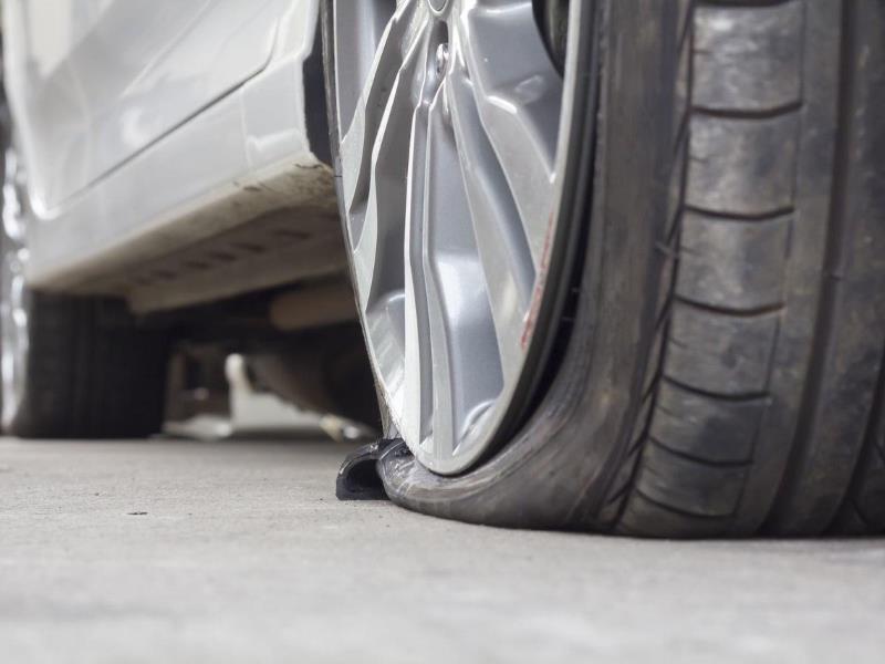 SAfmRadio's tweet photo. [ON AIR] Time now for our #MotoringFeature and today we look at how to be safe when attending to a puncture on the side of the road.
Joining @Sechaba_G is Rebaneilwe Semakane @_RebaS - Independent Motoring Journalist on #SAfmLivingRedefined
Questions? https://t.co/Xx0ljOLQ3Q