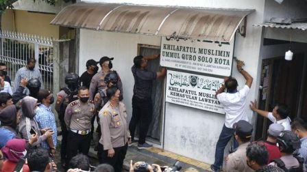 MetroIslam's tweet photo. https://t.co/mUXIPvgK7d - Polri melakukan penetapan tersangka terhadap total 23 anggota organisasi masyarakat (ormas) Khilafatul Muslimin dari seluruh Indonesia.

"Sampai saat ini Polri sudah melakukan penangkapan terhadap 23 tersangka," kata Kepala Biro

https://t.co/E3HiYbrYqP https://t.co/a1kTICgBlZ