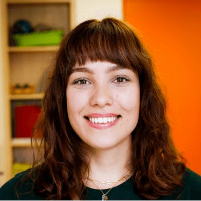 LogopedischCent's tweet photo. Paulien is één van de jongste aanwinsten van ons team. De afwisseling en dat je iets kunt betekenen voor patiënten, zorgen bij Paulien voor werkplezier!

Lees het verhaal van Paulien op onze website: https://t.co/ELBkhppUWc https://t.co/Lg7NixziQe