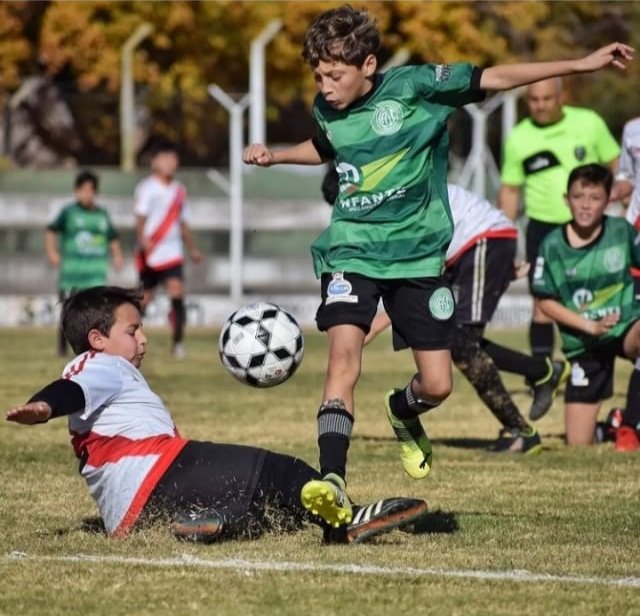 RiverInriville's tweet photo. FUTBOL INFANTIL_ Resultados de la fecha 12 frente a Corralense.

Fem Sub 10: 1 - 0 
Fem Sub 12: 0 - 0 
Cat 2014: 2 - 0 
Cat 2013: 0 - 1 
Cat 2012: 2 - 3 
Cat 2011: 1 - 2 
Cat 2010: 0 - 1 
Cat 2009: 10 - 1
5ta Div:   7 - 2 https://t.co/cpxfiDZojG