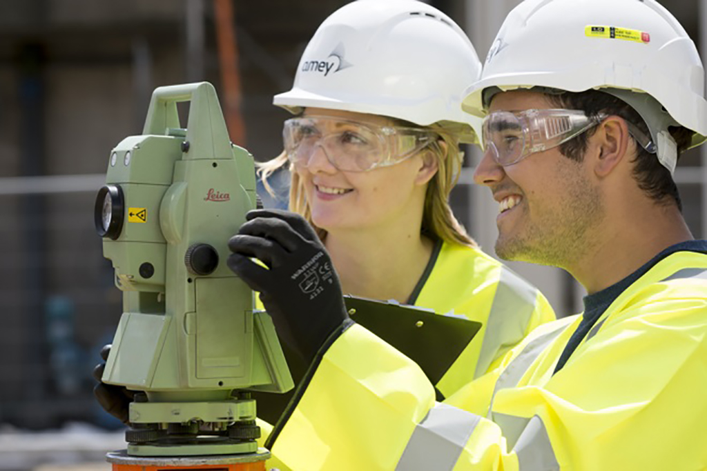 CNplus's tweet photo. Construction needs over a quarter of a million extra workers by 2026
https://t.co/md2fO8yYhG https://t.co/0dohv52mB8