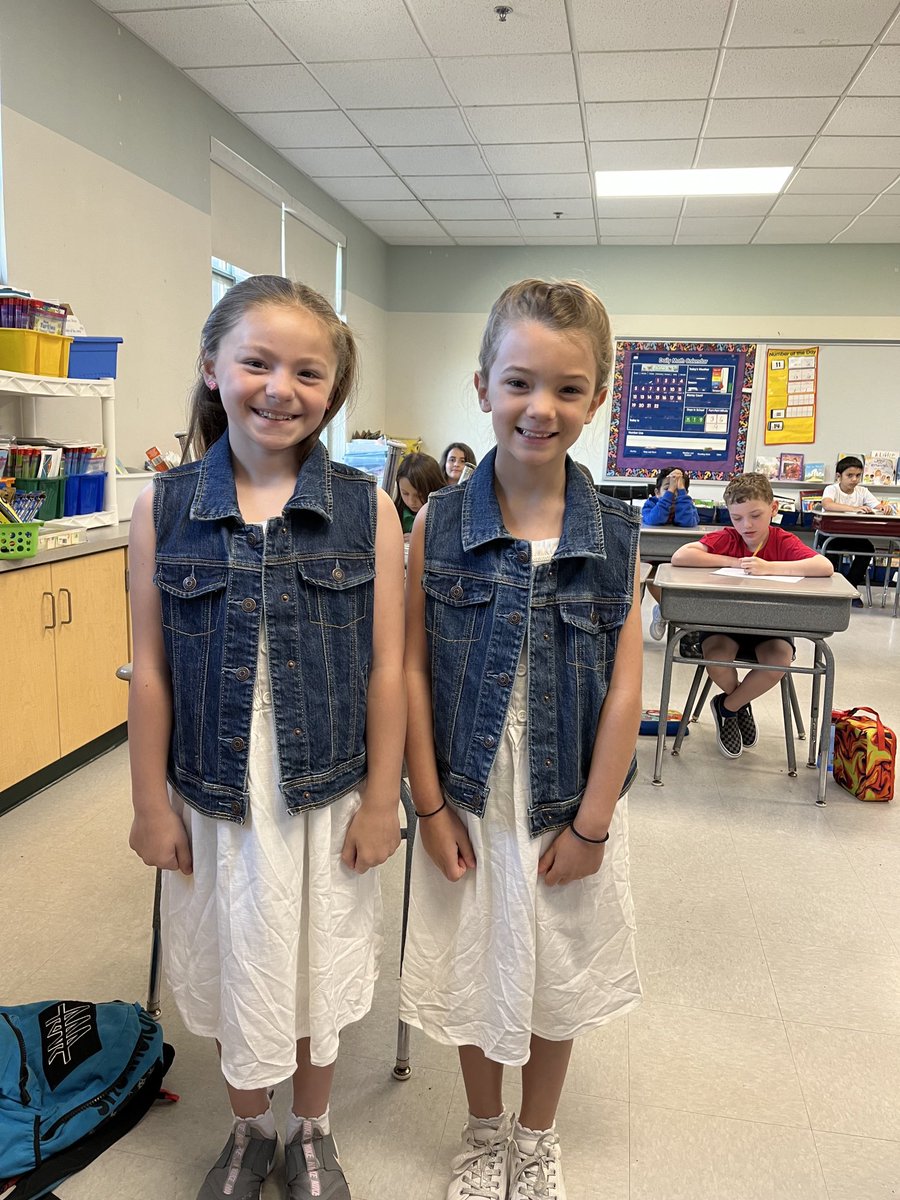 Twinning in 2S today ⁦<a href="/frps_Silvia/">Silvia Elementary</a>⁩