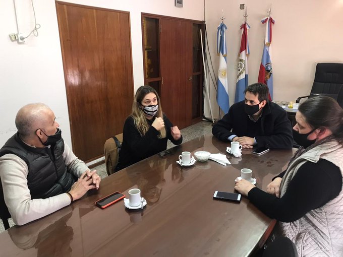DiStefanoSil's tweet photo. Mis condolencias a familiares y allegados de Mónica Bucher, pta. comunal de #Clason y a toda la comunidad en este momento de tristeza. Trabajadora incansable, tenaz y defensora de los intereses de sus vecinos. https://t.co/bYVCIsqNf6