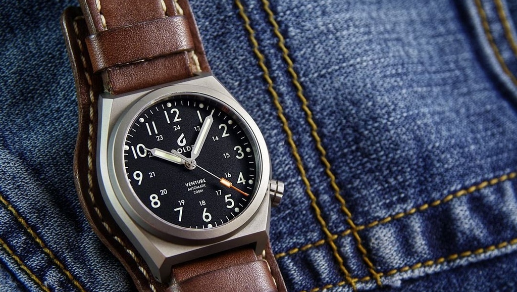boldrsupplyco's tweet photo. Life is tough, but we just keep living.
Preferably with a tough watch on our wrist.

Classy capture by @timeonthewatch #beBOLDR

#BOLDRVenture #BOLDRwatches #BOLDRcollective #BOLDR #titaniumwatch #titaniumcase #fieldwatch #dailybeater https://t.co/6JYxdlfQsg