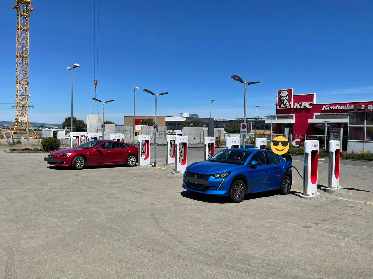 Toms on Twitter "Damit hat der erste Tesla Supercharger in