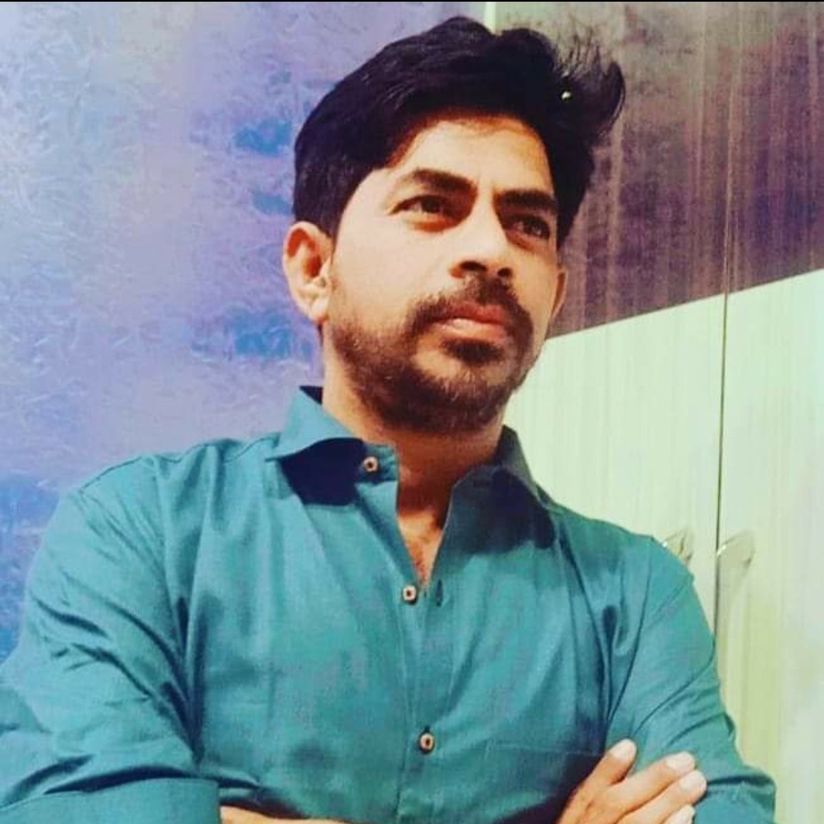 में अक्सर हार जाता हूं किसी की जीत की खातिर
मेरा अपना तरीका है.. .किसी से जीत जाने का...!