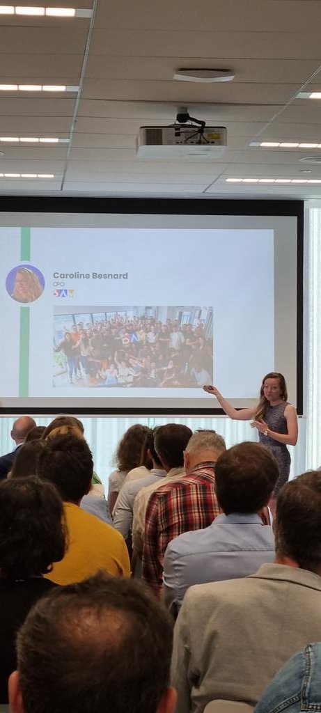 Au #leansummit <a href="/Caro_Ux/">Caroline</a> parle de produit tech !!