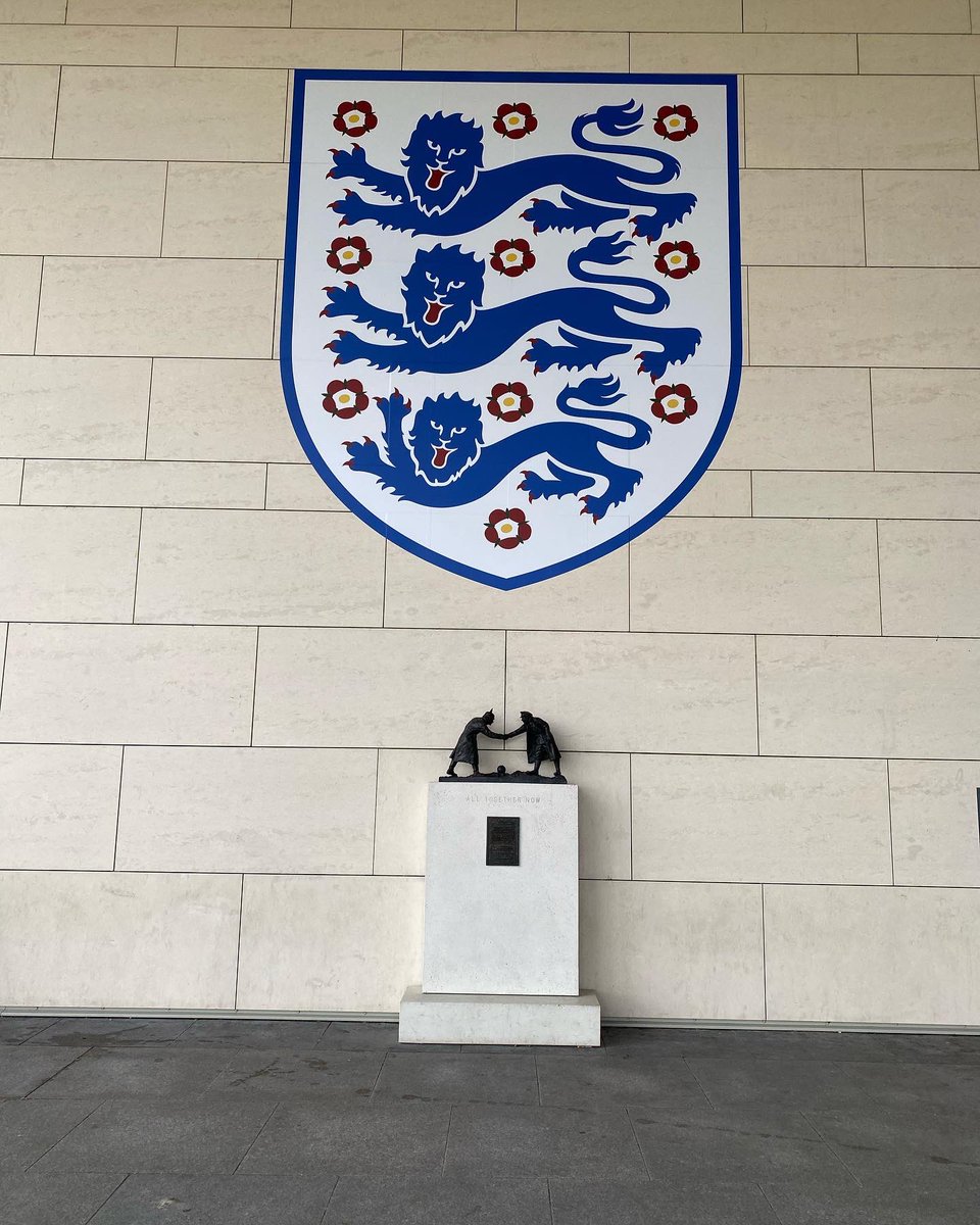 Where the magic happens 🏴󠁧󠁢󠁥󠁮󠁧󠁿🏴󠁧󠁢󠁥󠁮󠁧󠁿🏴󠁧󠁢󠁥󠁮󠁧󠁿⚽️… Coaching at its finest!