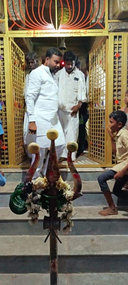 Srinivasballar3's tweet photo. @RahulGandhi https://t.co/svxm18MTzS