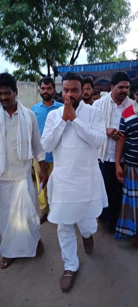 Srinivasballar3's tweet photo. @RahulGandhi https://t.co/svxm18MTzS