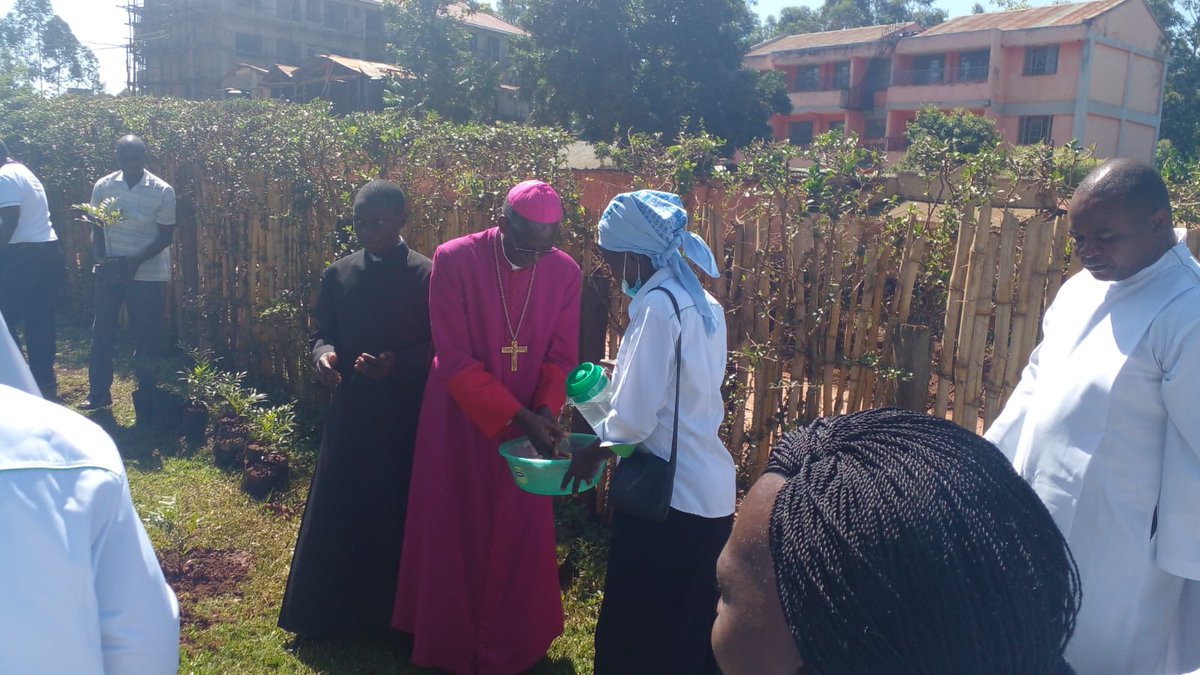 CjpdKakamega's tweet photo. ACTIVITY UPDATE|| LUTONYI PARISH GOES GREEN|| DIOCESAN ENVIRONMENT WEEK

What better way to conclude the Diocesan Environment Week than a tree planting session with our Bishop Emeritus, Rt. Rev. Philip Sulumeti...https://t.co/PvggXSgqBW

#LaudatoSi #GGGF #TunzaMazingiraYakutunze https://t.co/CB9UjPM816