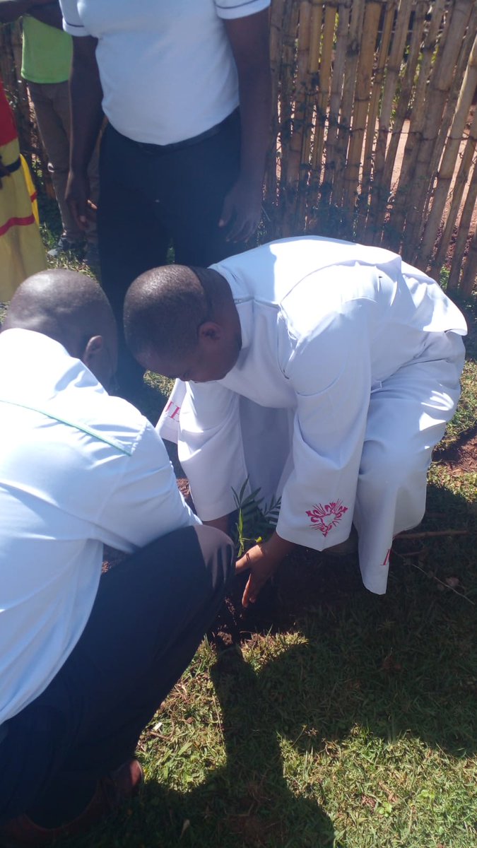 CjpdKakamega's tweet photo. ACTIVITY UPDATE|| LUTONYI PARISH GOES GREEN|| DIOCESAN ENVIRONMENT WEEK

What better way to conclude the Diocesan Environment Week than a tree planting session with our Bishop Emeritus, Rt. Rev. Philip Sulumeti...https://t.co/PvggXSgqBW

#LaudatoSi #GGGF #TunzaMazingiraYakutunze https://t.co/CB9UjPM816