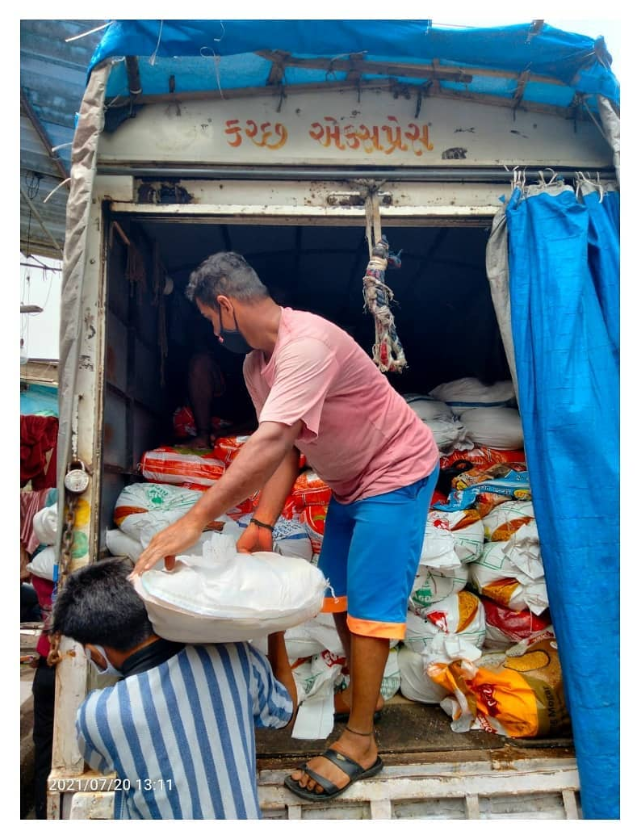 hope_official21's tweet photo. This is the prep for our upcoming distribution drive at Malvani with @khaanachahiye .
#distributiondrive #hopebychhitraandsurya #donateforhope #mumbaisocialworkers #rationdrive #khaanachahiye #portraitsofpeople https://t.co/HhjTGl86SE