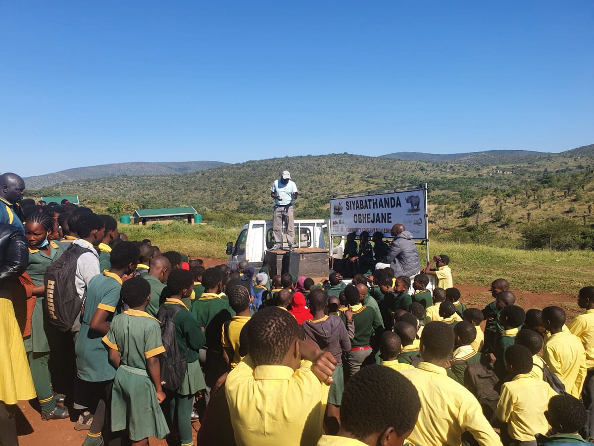ProjectRhinoKZN's tweet photo. Siyabathanda Obhejane!
Rhino ART conservation education at schools bordering Manyoni Game Reserve in beautiful Zululand.
So wonderful to see the excitement and enthusiasm from these young learners.
#environmentaleducation #projectrhino #manyoni #kingsleyholgatefoundation https://t.co/bkYu4ioQyY