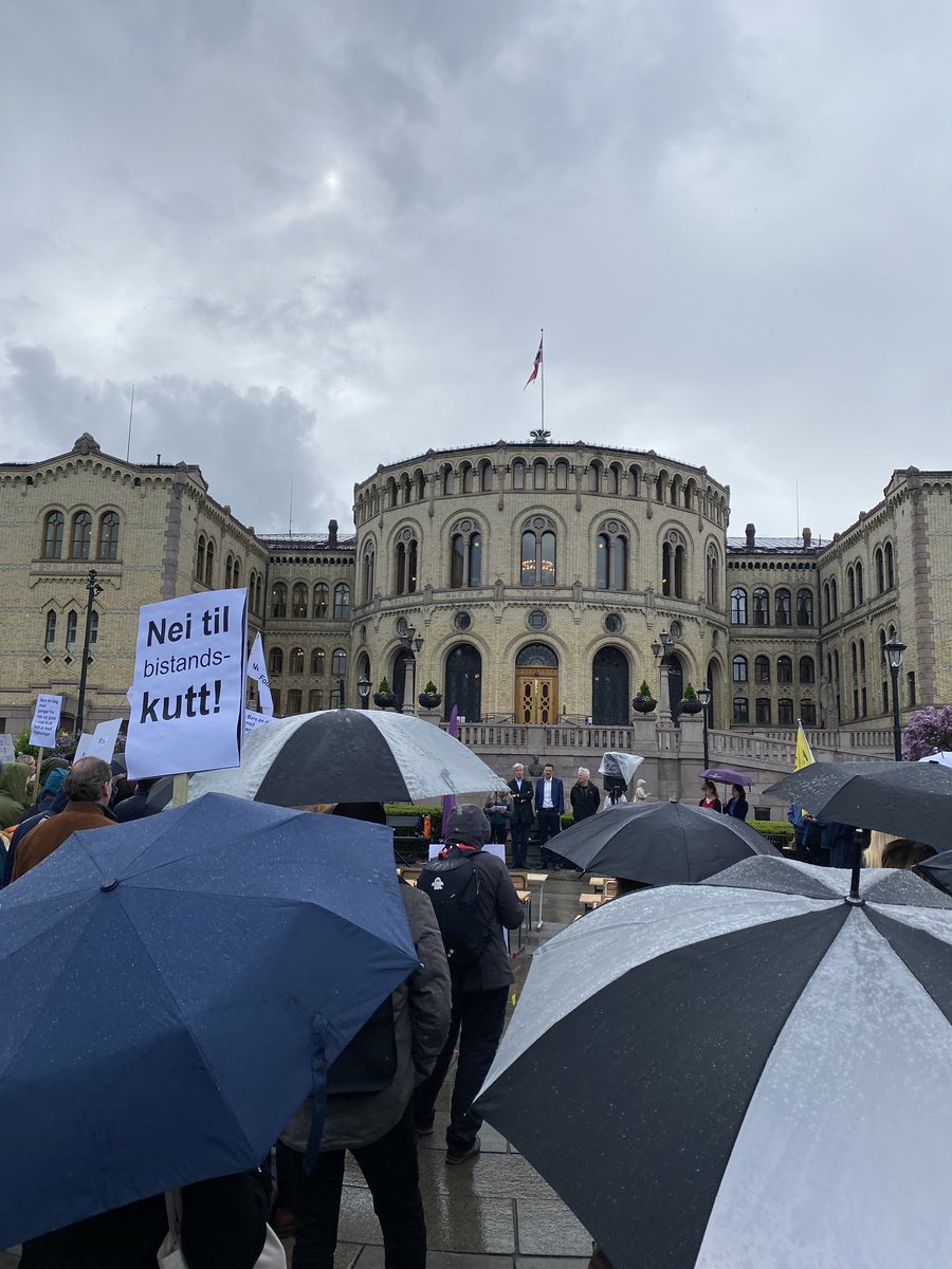FOKUS (@fokuskvinner) on Twitter photo Vi gratulerer <a href="/SVparti/">SV</a> med innsatsen i forhandlingene om bistandsbudsjettet. Takk for godt samarbeid! <a href="/kariekas/">Kari Elisabeth Kaski</a> <a href="/AsmundAukrust/">Åsmund Aukrust</a> <a href="/AnneBeathe_/">Anne Beathe Tvinnereim</a> Vi gratulerer <a href="/SVparti/">SV</a> med innsatsen i forhandlingene om bistandsbudsjettet. Takk for godt samarbeid! <a href="/kariekas/">Kari Elisabeth Kaski</a> <a href="/AsmundAukrust/">Åsmund Aukrust</a> <a href="/AnneBeathe_/">Anne Beathe Tvinnereim</a>