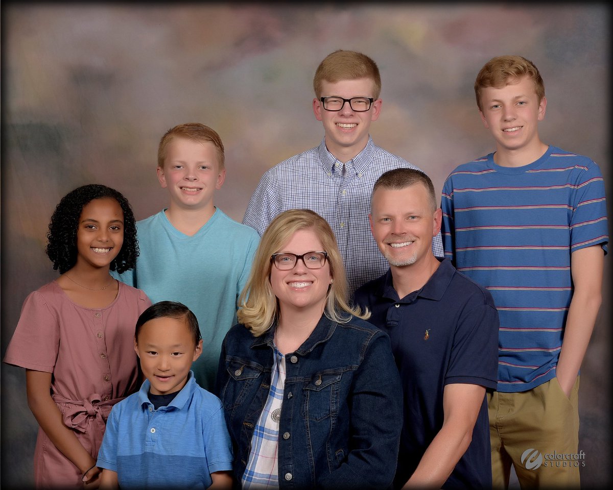 nicholas_drake's tweet photo. Family pictures from April (for our new @RichlandBaptist Church directory)... #DrakeCity #DrakeKids https://t.co/GiQPVVSFkI