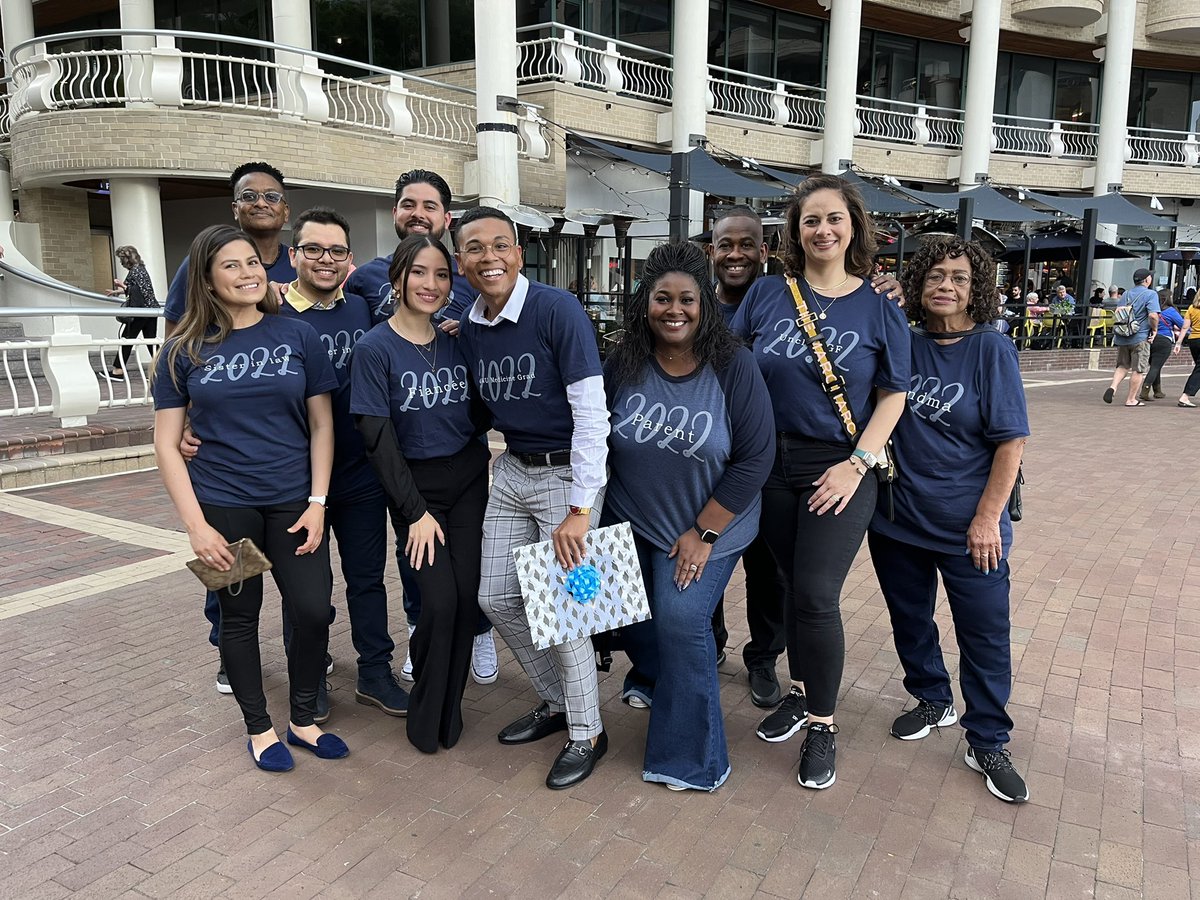 shoutout to my family again for all the love &amp; support throughout my medical journey. Day 1 of intern year  in the books ✅👨🏾‍⚕️#medgradwishlist #mgwl22 #MedTwitter