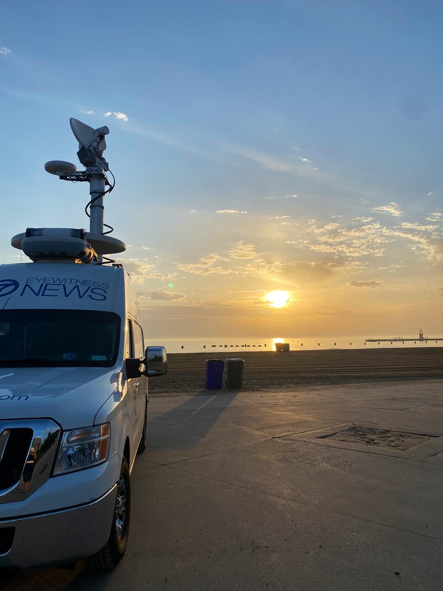 Gorgeous morning along the lakefront! ☀️🏖