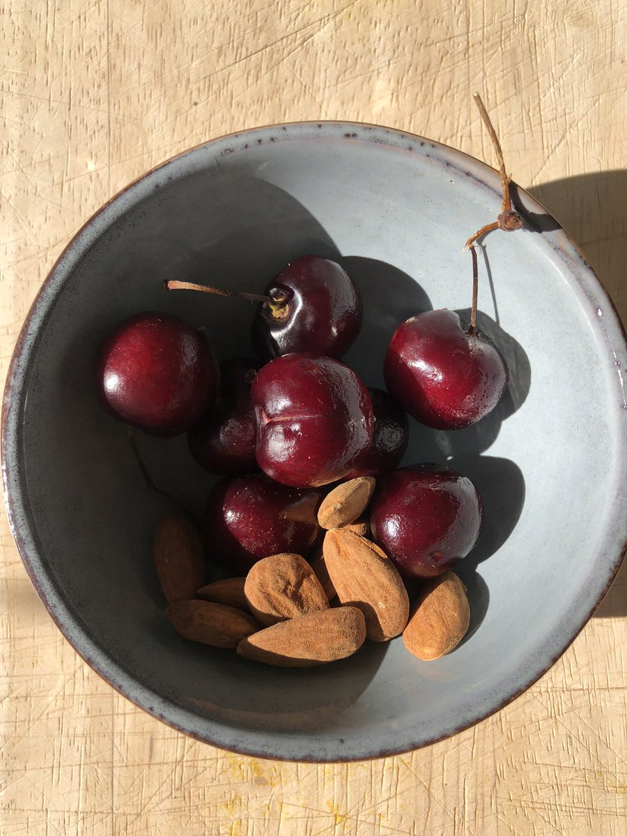 We_Share_Yoga's tweet image. Keep things simple.
Skip the dramatic and the ego-driven, and go for a simple posture or sequence. Repeat if you run out of ideas. Sounds a bit you’re basic: actually amazing

#keepthingssimple #simple #yoga #yogapractice #yogaclass
#smallwins #mentalhealth #healthy #stretch