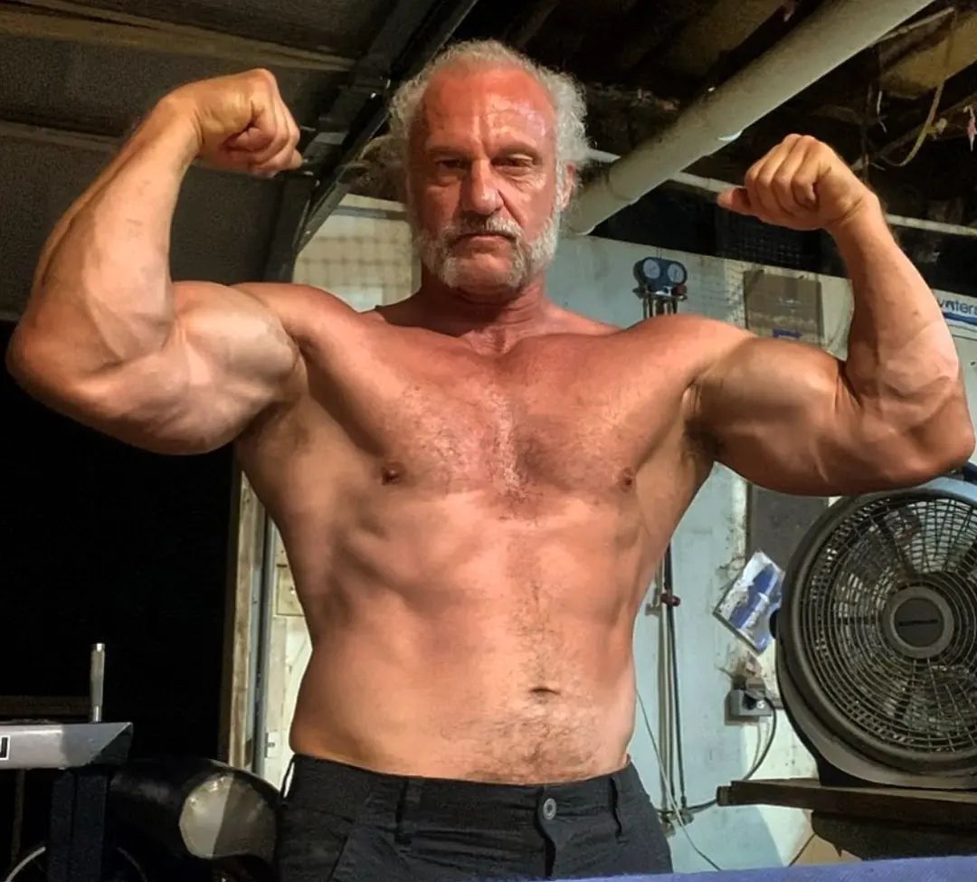 muscledads's tweet photo. 🔥 #greg_gray_ 🔥  https://t.co/Kd5lIgJ5YN https://t.co/dgqIYZQjTG