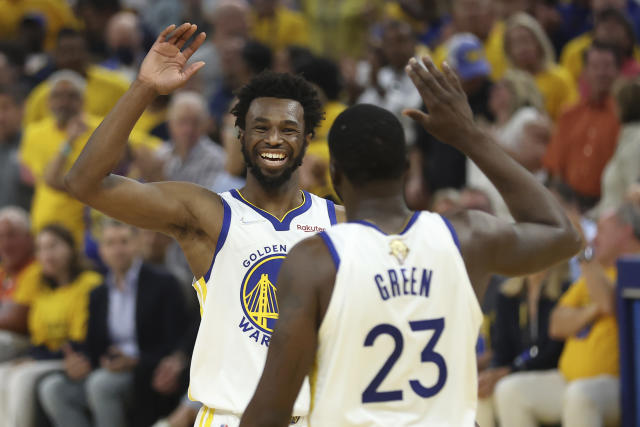 🚨 Jogo 5🚨

Curry não fez um único triplo mas Poole e Wiggins apareceram quando os Warriors precisavam. O título está ao virar da esquina... Ah, e não houve farpas ao <a href="/naguiar/">Nuno Aguiar</a>. 

📻Links 📻
Spotify: spoti.fi/3NRs2up
Apple: apple.co/3tC17e1