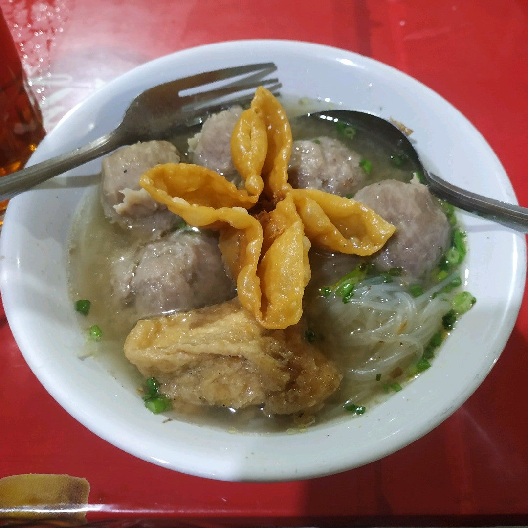 kapan terakhir makan disini ya? (@ Bakso Solo Rindu Malam in Surabaya, Jawa Timur) swarmapp.com/c/477eAr262M4