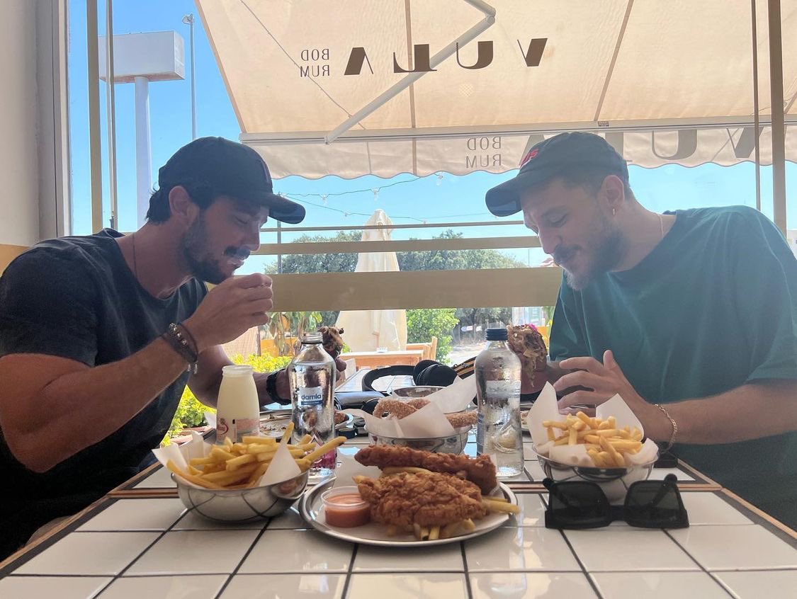 melin_meyra's tweet photo. Afiyet olsun beyler 🤤❤️🥪#urazkaygılaroğlu https://t.co/Hzv6Kl7hC0