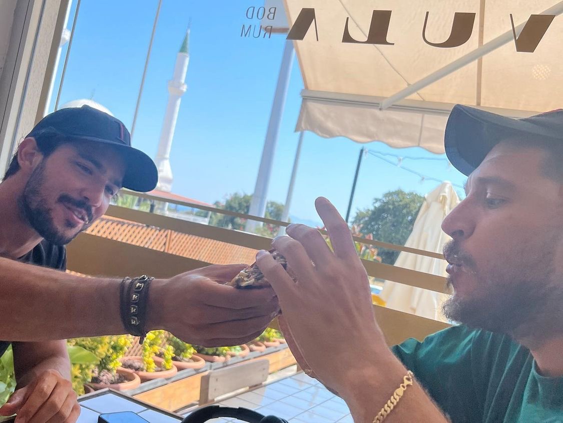 melin_meyra's tweet photo. Afiyet olsun beyler 🤤❤️🥪#urazkaygılaroğlu https://t.co/Hzv6Kl7hC0