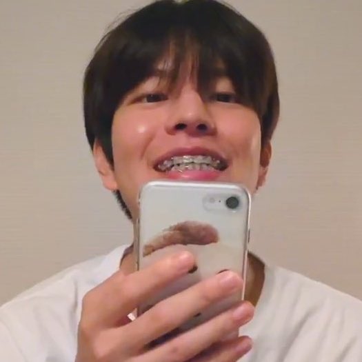 minunivers's tweet photo. His smile is so wide and so precious 😭 https://t.co/i53oTDc6J0