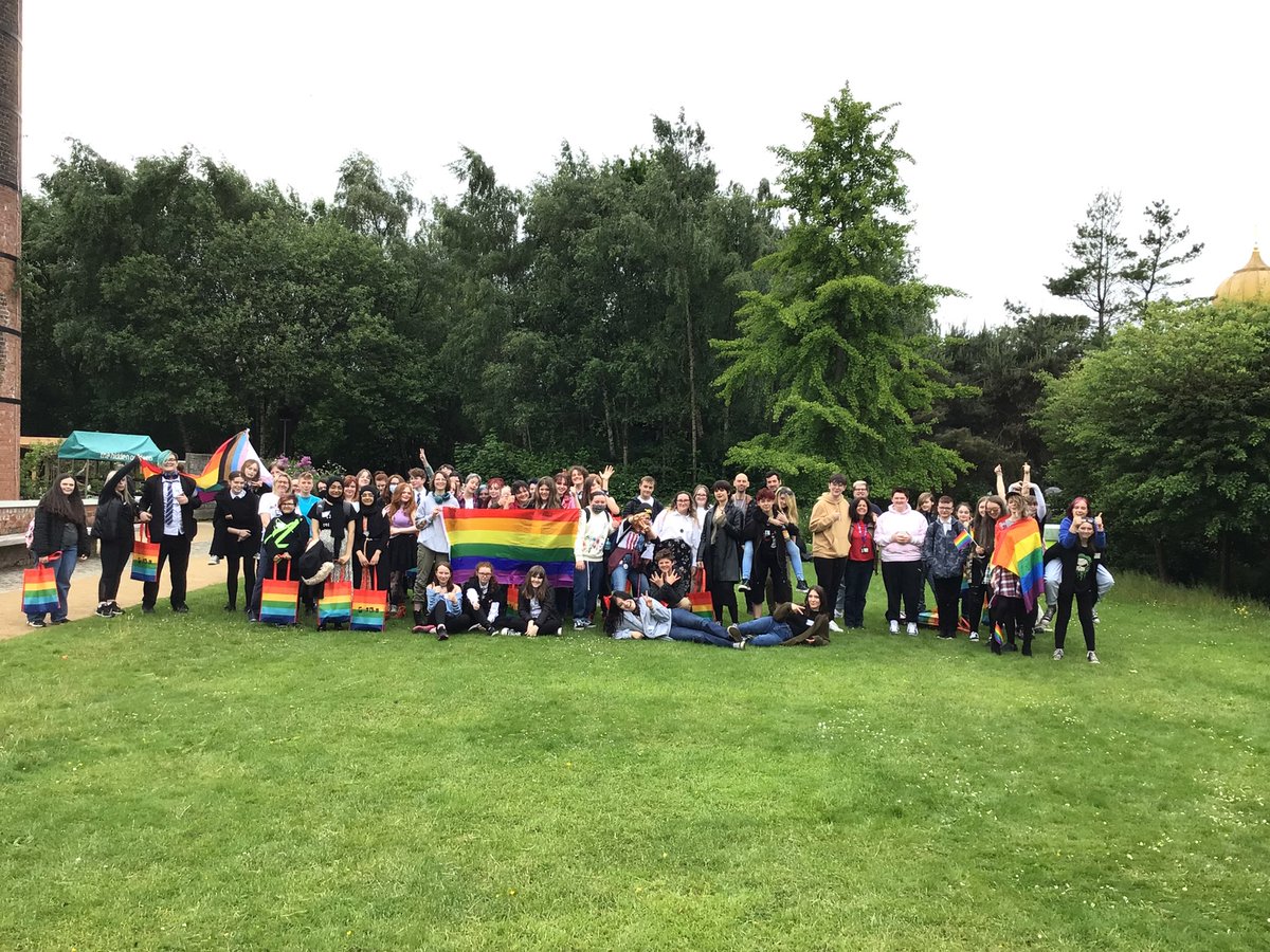 Having a fantastic day at Pride Lite. Thanks to all our workshop hosts and all the amazing young people. 🏳️‍🌈🏳️‍⚧️@EqualitiesEdGCC