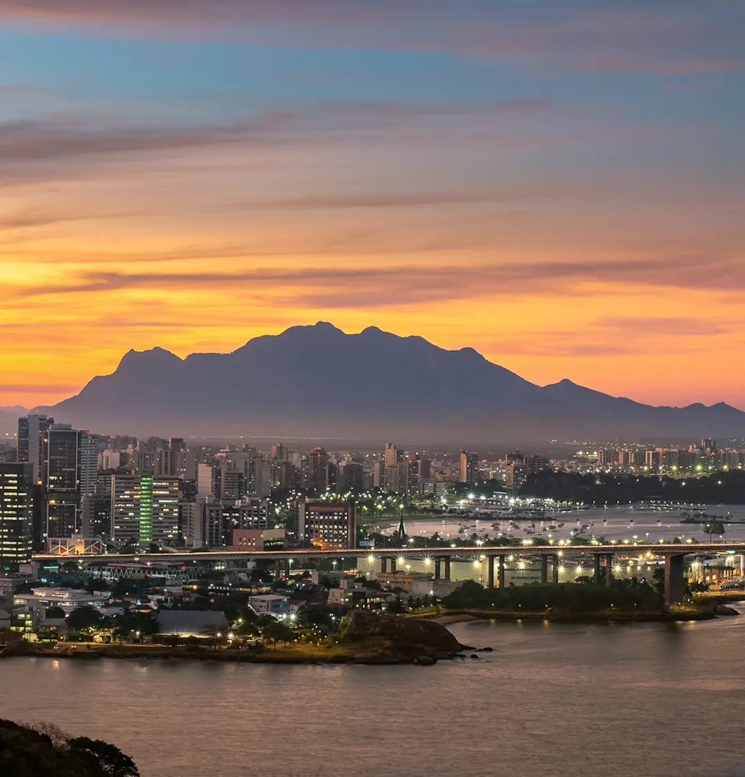 AGazetaES's tweet photo. Das série: vistas da Grande Vitória que a gente não se cansa de admirar 🌇

Quem sobe até o Morro do Moreno, em Vila Velha, tem o privilégio de se fascinar com duas cidades: a nossa Capital e o Mestre Álvaro, localizado na Serra.

📷 O fotão é do craque Castelari

#AGazetaES https://t.co/VuY7rtUTgV