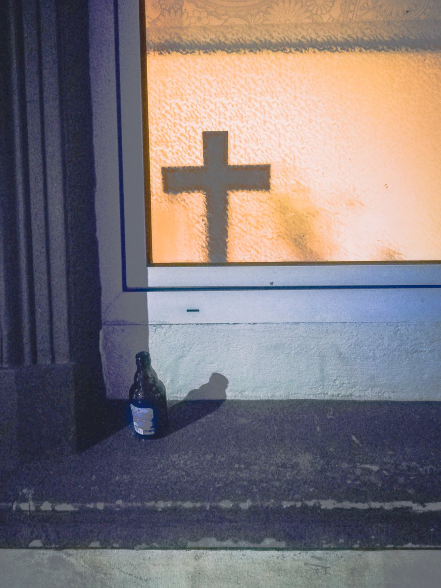 papageichik's tweet photo. purple heart 
#photography #streetphotography #photographer #ArtistOnTwitter #germany https://t.co/efRyOx3DVl