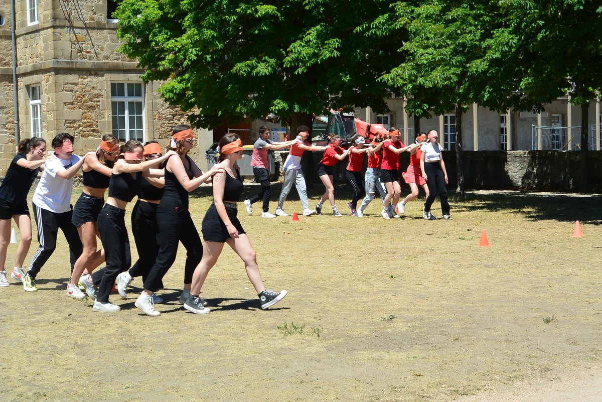 PoleChartreuse's tweet image. Avant de passer aux choses sérieuses, les lycéens du Pôle La Chartreuse ont profité d&apos;une après-midi ludique et festive ce vendredi 10 juin. Retour en images sur les Olympiades 2022 👉bit.ly/3NKoYQF