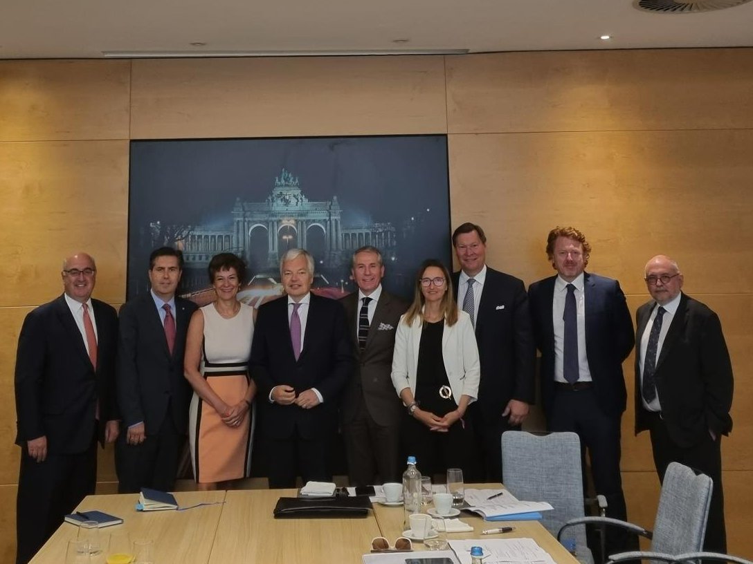 UPS_EUPolicy's tweet photo. .@UPS Europe President, Daniel Carrera joined @AmChamEU, @USAmbEU and EU representatives in Brussels where he shared insights on the importance of #transatlantic trade for a greener and more digital 🇪🇺 and the role business can play in supporting Ukraine. #WhyTradeMatters https://t.co/BuUUpWp7B6