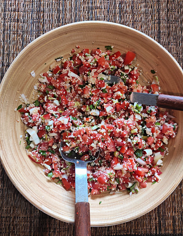 tererecetas's tweet photo. Cómo hacer un maravilloso Tabbule, la ensalada reina de la comida árabe #tabule #tabbule #comidaarabe
Ideal para los calores del verano
https://t.co/Q7DzOPMGBm https://t.co/6ty3DrqKge
