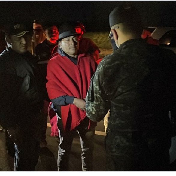 Lenín Moreno detuvo al LADRÓN Jorge Glas por primera vez y Guillermo Lasso detuvo al TERRORISTA Leonidas Iza por primera vez.
👋🏼👋🏼👋🏼👋🏼👋🏼👋🏼

#QuitoArrecho 
#BastaDeBestias