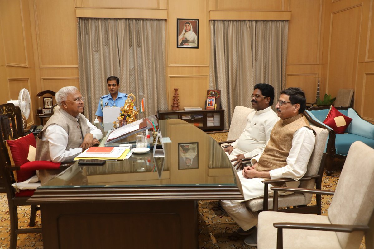 ncsthq's tweet photo. NCST अध्यक्ष माननीय हर्ष जी चौहान और सदस्य अनंत नायक ने मध्यप्रदेश राजभवन मे मध्यप्रदेश के राज्यपाल माननीय मंगू भाई पटेल जी से मुलाक़ात कर जनजातीय समाज के विभिन्न मुद्दों पर चर्चा की।

#NCST #ncsthq #ScheduledTribes #ScheduledTribeIssues #KnowNCST https://t.co/oOwZ1Z16Vz