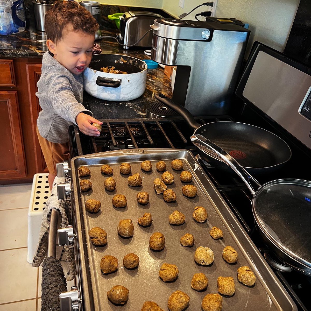 DrKwane's tweet photo. I’ve never considered myself a baker… but I’ve been working on something special. 👨🏽🍳 Any guesses on what it is?
#baker #vetcook #ingredients #cooking #veterinarian #pets #kidcooking #kitchen https://t.co/tccj5r66hl
