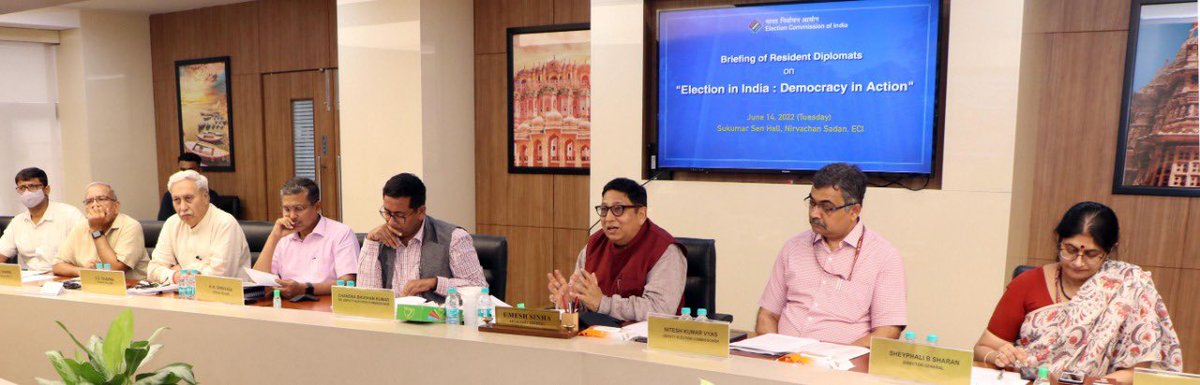 ECISVEEP's tweet photo. Secretary General Shri Umesh Sinha along with senior ECI officials addressed the participants on ‘Elections in India: Democracy in Action’. The virtual session was organised by @SSIFS_MEA as part of their 5th Familiarisation  Programme for Resident Diplomats. https://t.co/K4kQBJZaGK