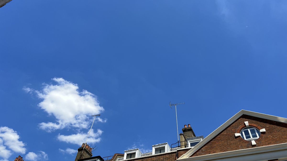 afellowfollowa's tweet photo. Ok, this is nice. 23°. Sunny. A few fluffy clouds. Windows are wide open. Not too many insects. I’ll settle with this. STOP THE WEATHER here. https://t.co/cYtqffBQQR