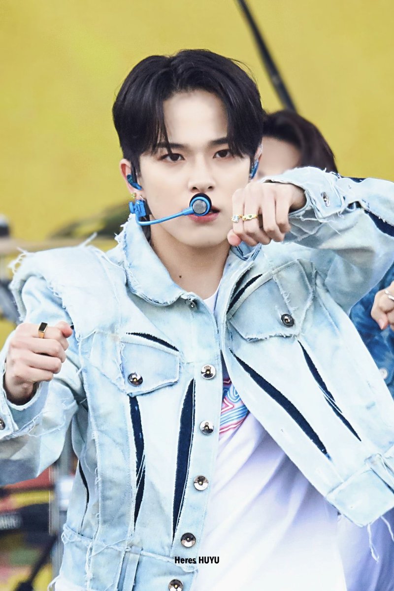 220612 청춘페스티벌
🤖 🐱 
#ASAHI #아사히 #TREASURE #트레저 #朝光