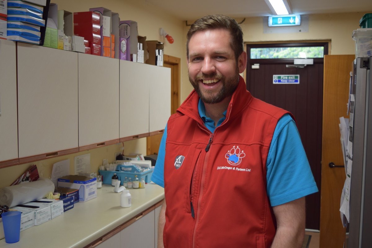 Why is vet Ken so happy?! Because he knows tonight there’s a brand new episode of The Highland Vet, of course! Tune in tonight at 9pm on 5Select to see a cheeky runaway ferret seen by the team, a doggy dinner thief and bulls who require a pampering pedicure from William.🐕 🐄📺