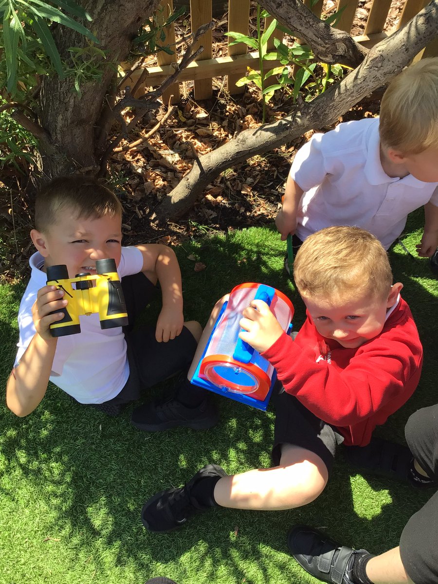 MissMor85589275's tweet photo. Enjoying the outdoors in the sun looking for habitats 🌿
@YsgolEmmanuel 
@MrsLEdwards2 https://t.co/VP11JqnwJf