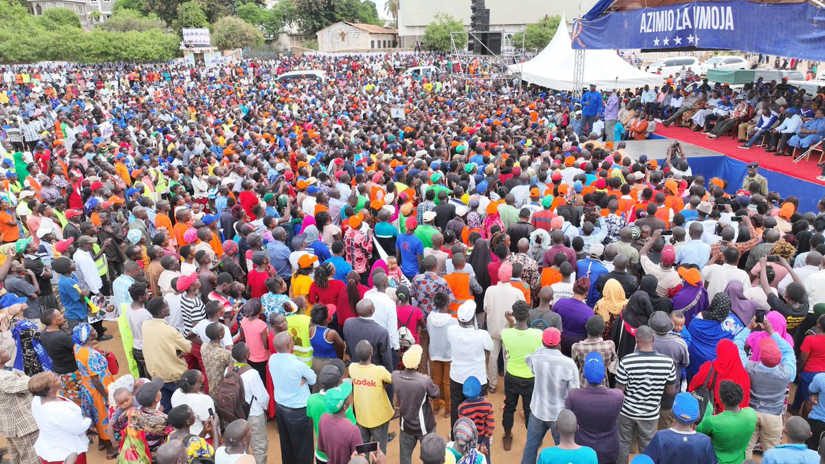 mamangilu's tweet photo. Kibwezi, Makueni. Baba has reiterated his commitment to revive cotton farming for our people, increase access to clean water and tackle the animal conflict along the Tsavo. @RailaOdinga is listening to the challenges facing our people and prescribing achievable solutions. https://t.co/ce1MBuEFXW