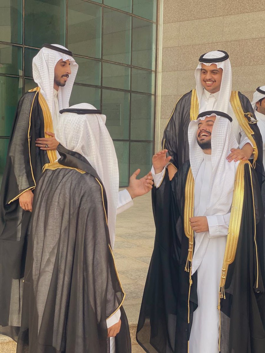 7mdl19's tweet photo. #تخرج_كلية_طب_حائل 
لقطة ختااام ❤️

@mixil20 ، @DR_7ssn ، عبدالرحمن الحربي 

2018                                      2022 https://t.co/a12YarEjZ1