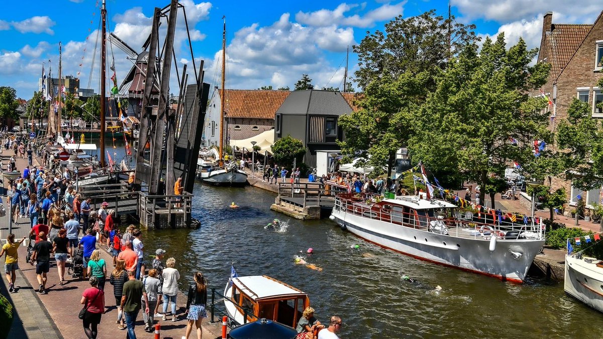 🚤 De Meppeler grachten❤️Als je toch een aantal dingen moet benoemen wat Meppel zo speciaal maakt, dan zitten de grachten daar zeker bij! Dit weekend stonden ze weer centraal bij het Grachtenfestival. ⛴ En wat hadden we er een weertje bij☀️

Foto: RTV Meppel, Leo de Harder